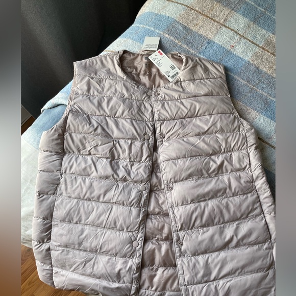Uniqlo Women's light purple Puffer Vest - Picture 3 of 9